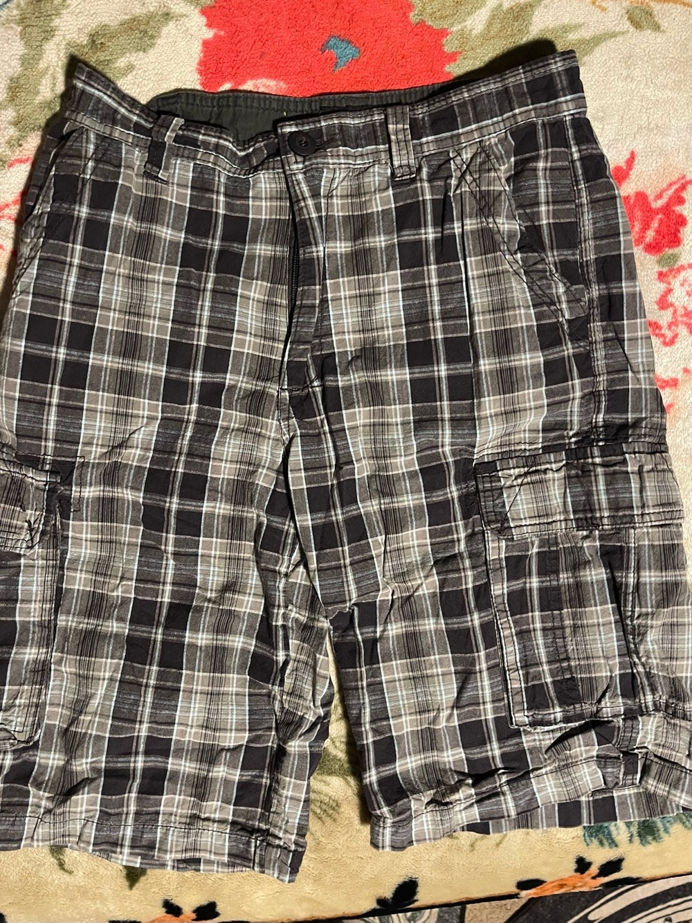 Men's Black & Gray Plaid Cargo Shorts